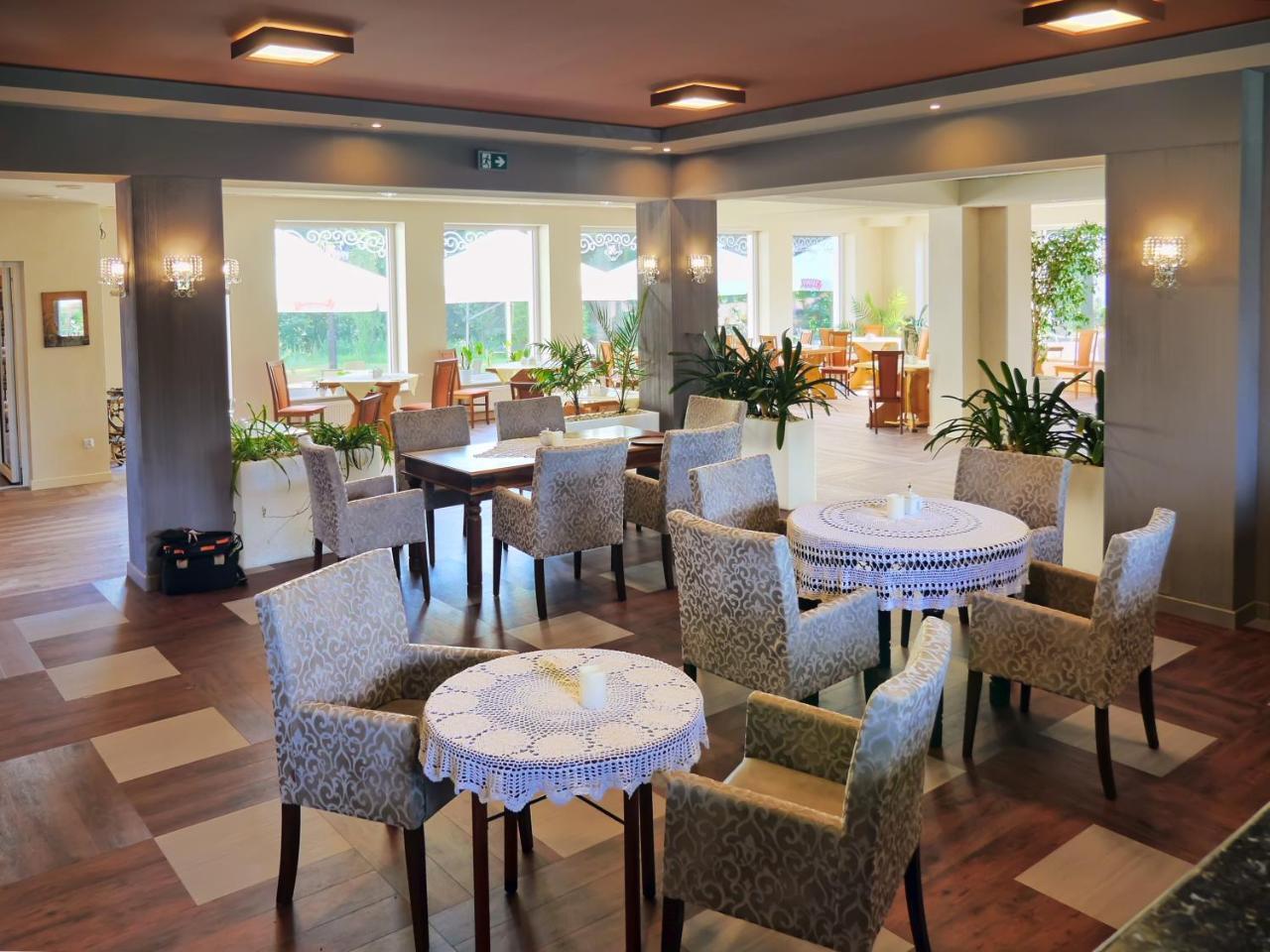 Dwor Wapowce Hotel Luaran gambar